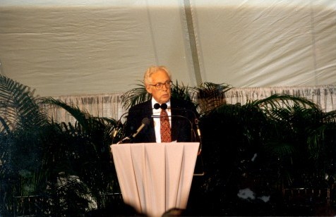 Former television newsman Paul Duke served as moderator