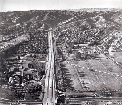 Looking northerly along San Diego Freeway with Wilshire Boulevard in foreground. (California Department of Public Works photo)