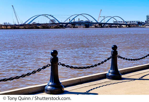 "Construction of the new Douglass Memorial Bridge in Washington, DC. Image source: © Tony Quinn / Shutterstock.com."