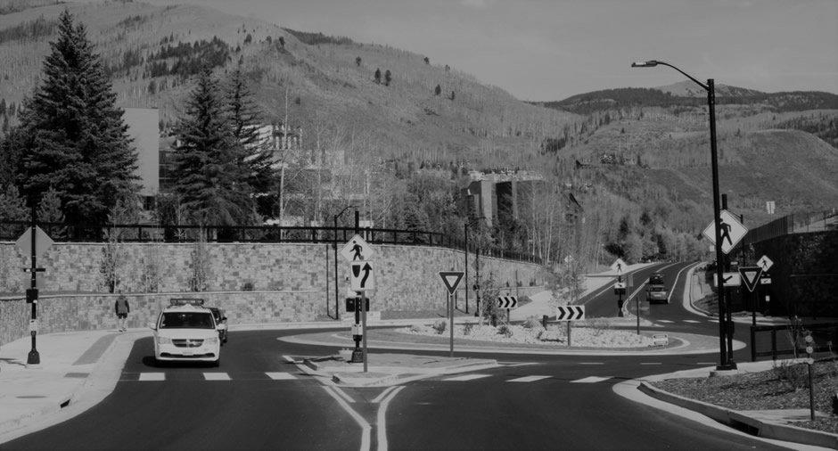 Photo: Cars in Roundabout