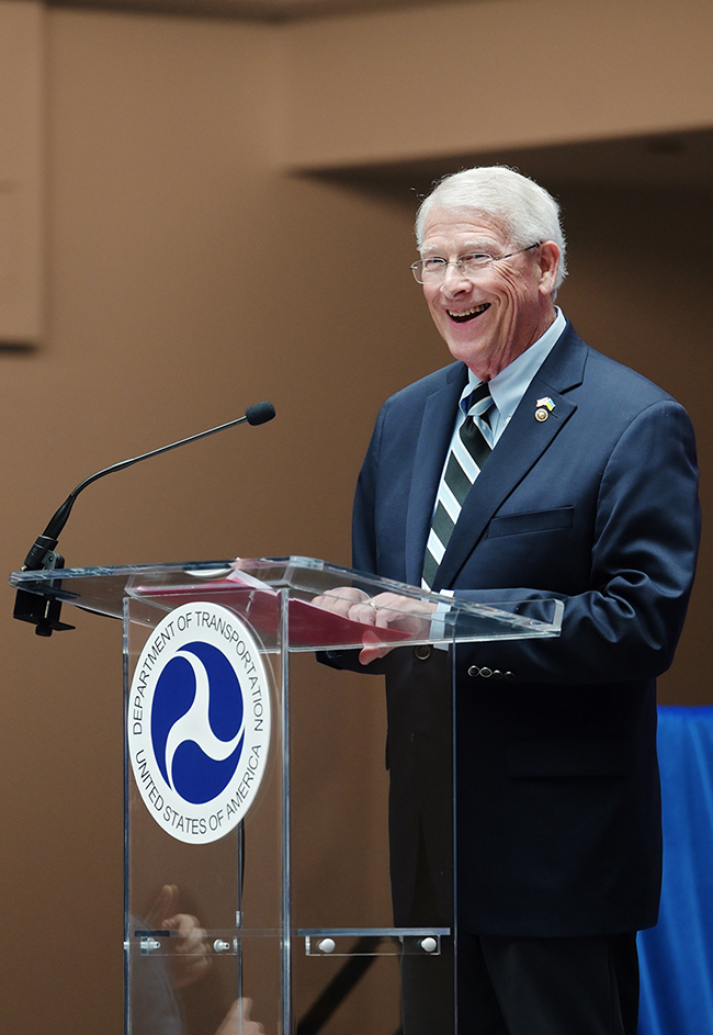 Senator Roger Wicker speaking from the podium.