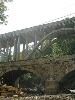 The Blaine Bridge, looking south with SR-40 overhead.