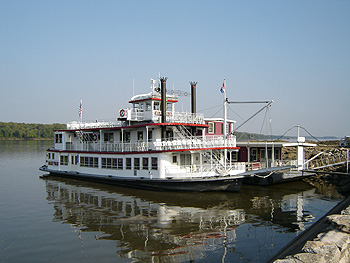 The Mark Twain Riverboat. (Photo by Rickie Longfellow)